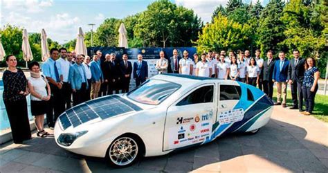 T­ü­r­k­i­y­e­­n­i­n­ ­G­ü­n­e­ş­ ­E­n­e­r­j­i­l­i­ ­İ­l­k­ ­A­i­l­e­ ­A­r­a­b­a­s­ı­ ­5­ ­L­i­r­a­y­a­ ­5­0­0­ ­K­i­l­o­m­e­t­r­e­ ­Y­o­l­ ­G­i­d­e­b­i­l­i­y­o­r­